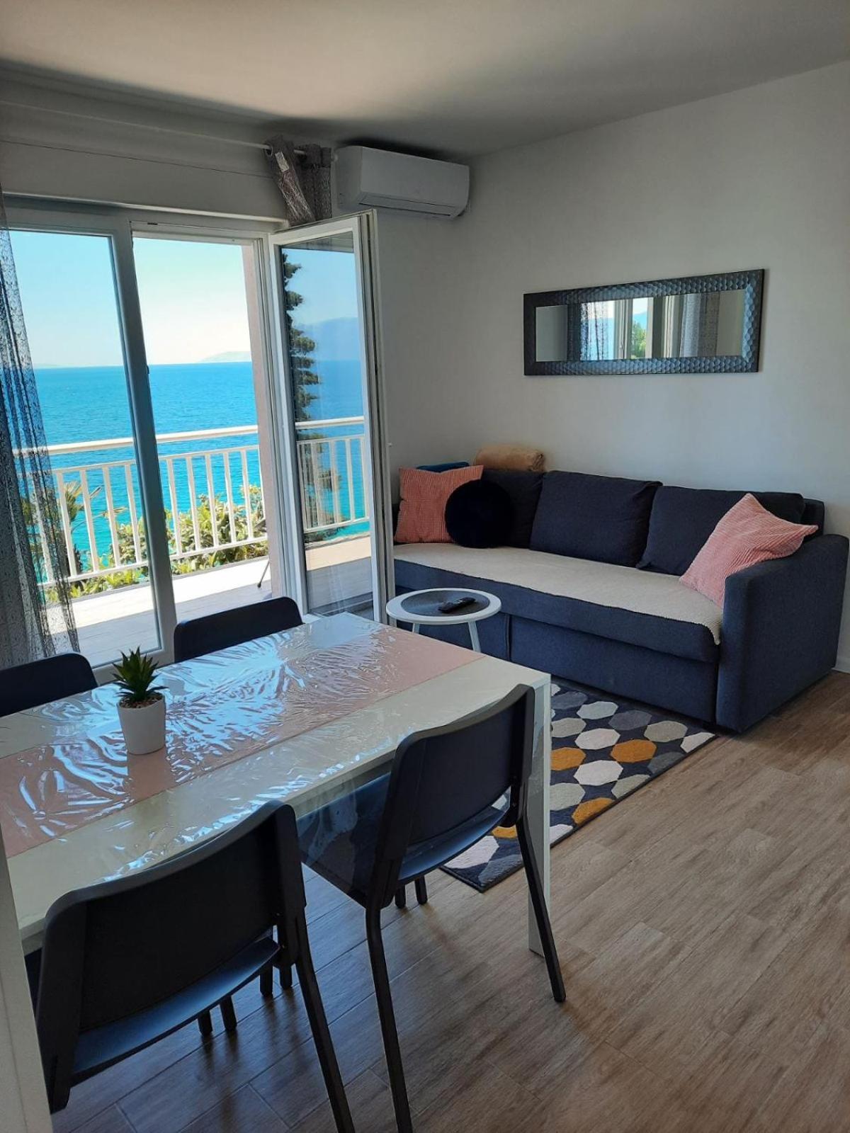 Vila Neda Podaca Bilik gambar